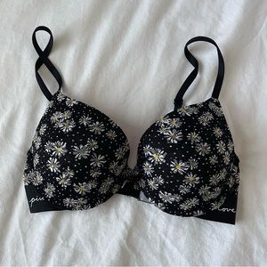 PINK Wear Everywhere push-up bra